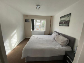 Lovely 2-Bed Apartment in Solihull